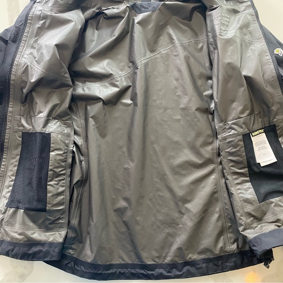 Mountain Hardwear Women's Paclite Goretex Rain Shell Jacket Sz M NWOT Hood - Picture 7 of 13